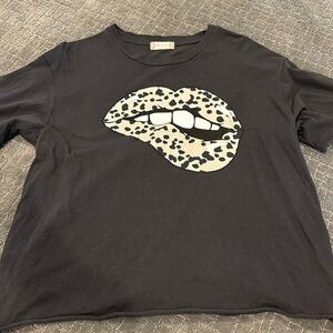 Alter’d State T-Shirt, Cheetah Print lips Size S